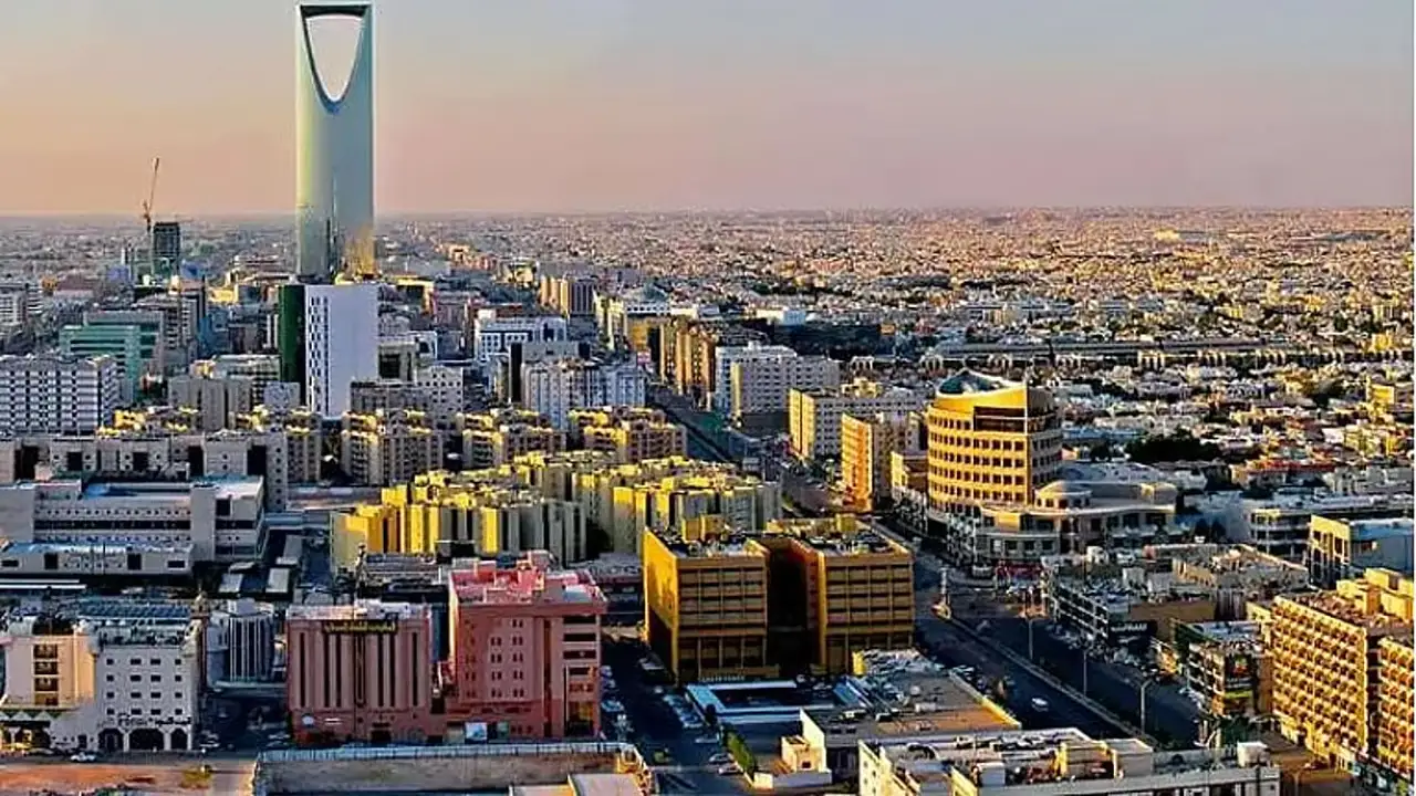 تثبيت الإيجار.. خبير يكشف كيف يدعم استقرار الأسر المتوسطة ومحدودة الدخل